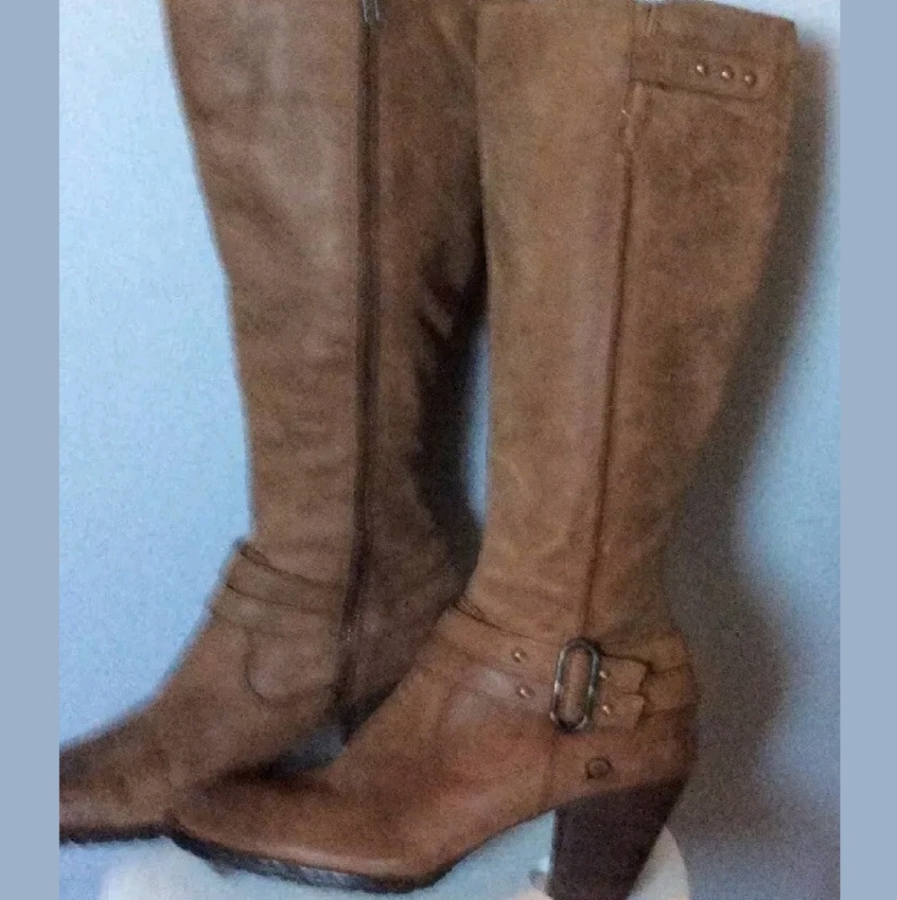 BORN Women's brown leather boots size 10